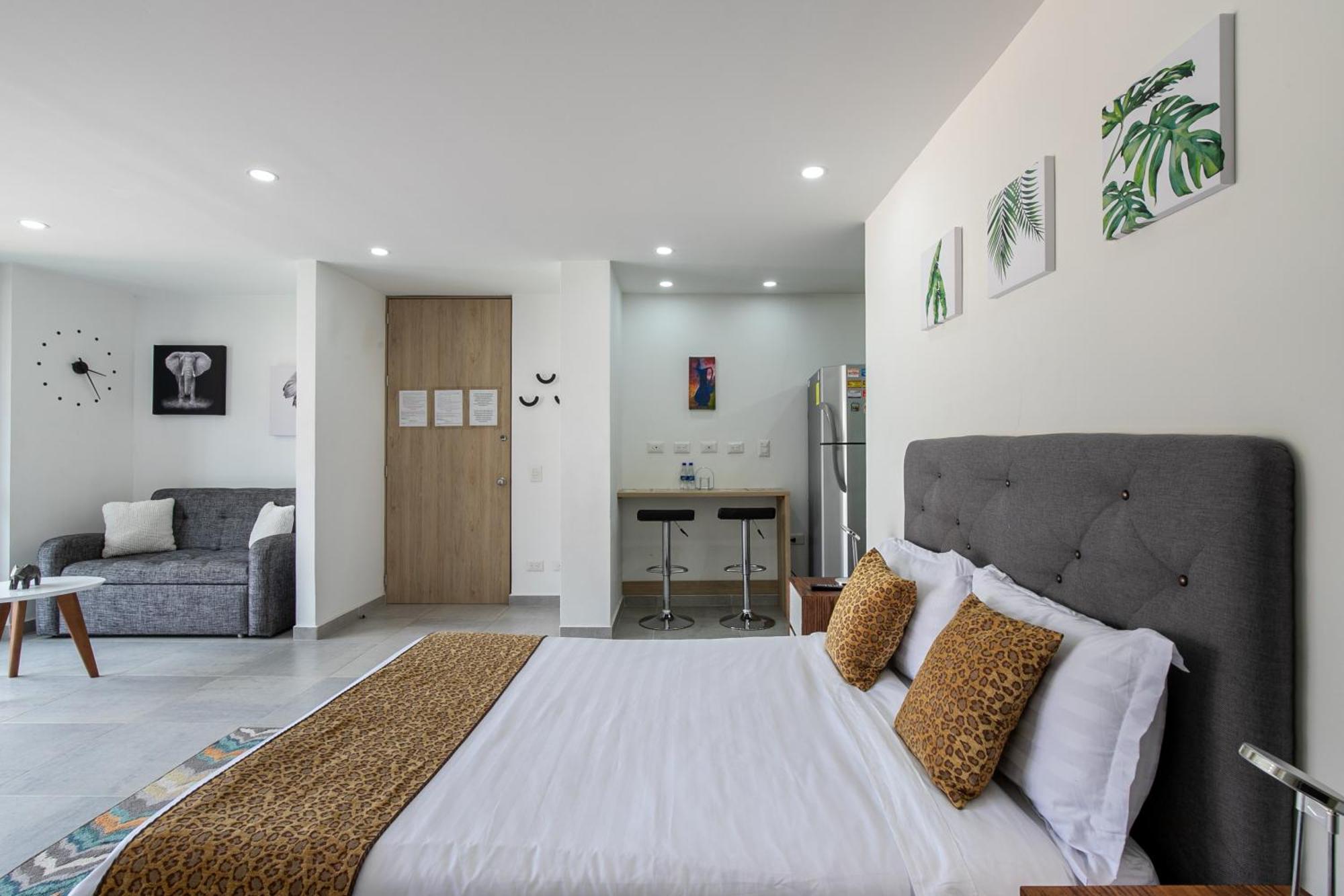 Apartamentos Borbon Suites Medellín Zewnętrze zdjęcie