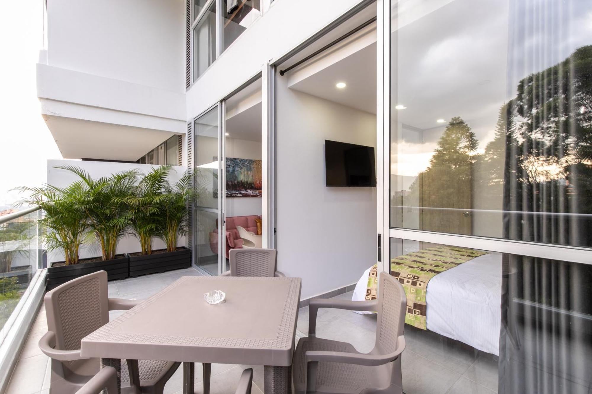 Apartamentos Borbon Suites Medellín Zewnętrze zdjęcie