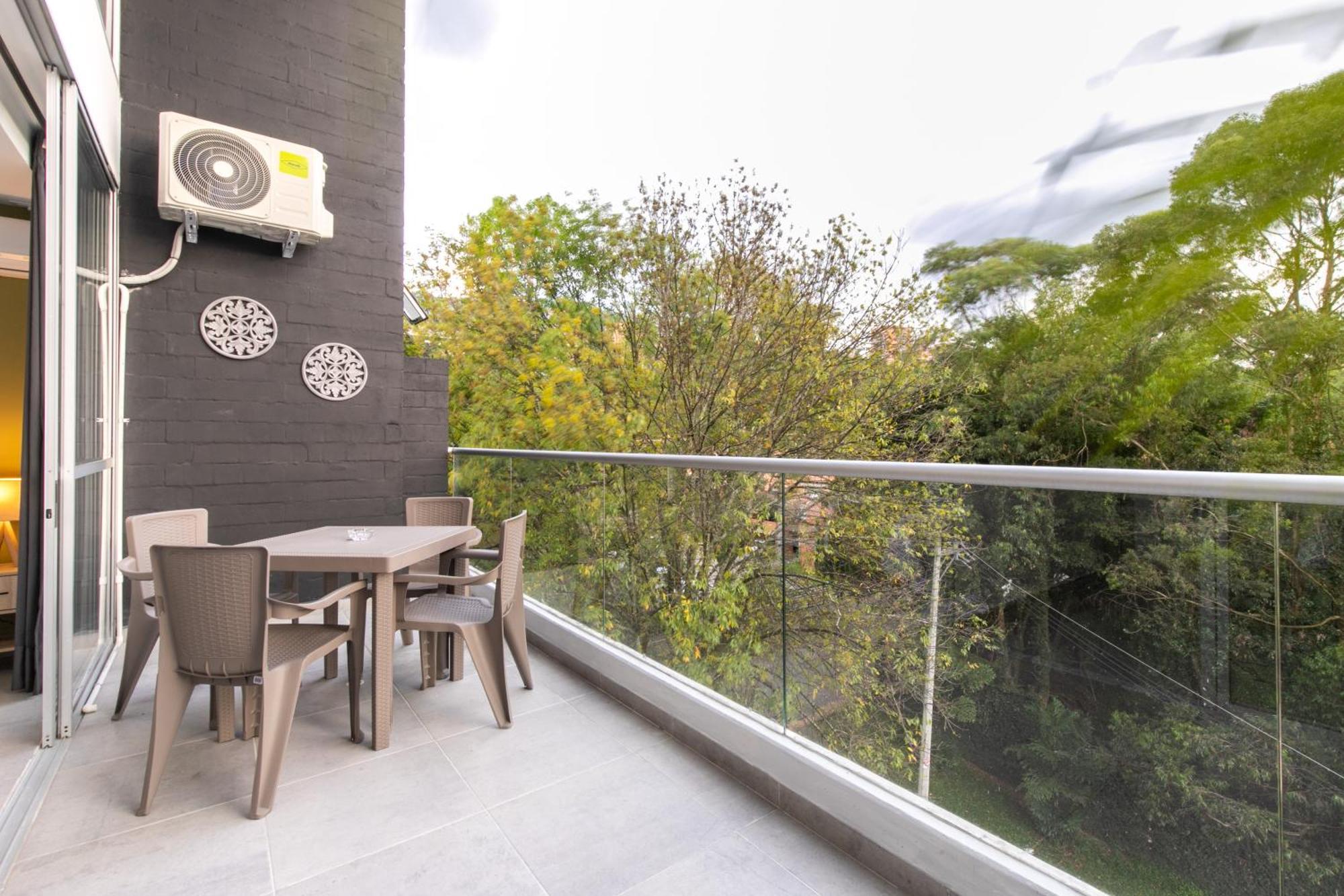Apartamentos Borbon Suites Medellín Zewnętrze zdjęcie