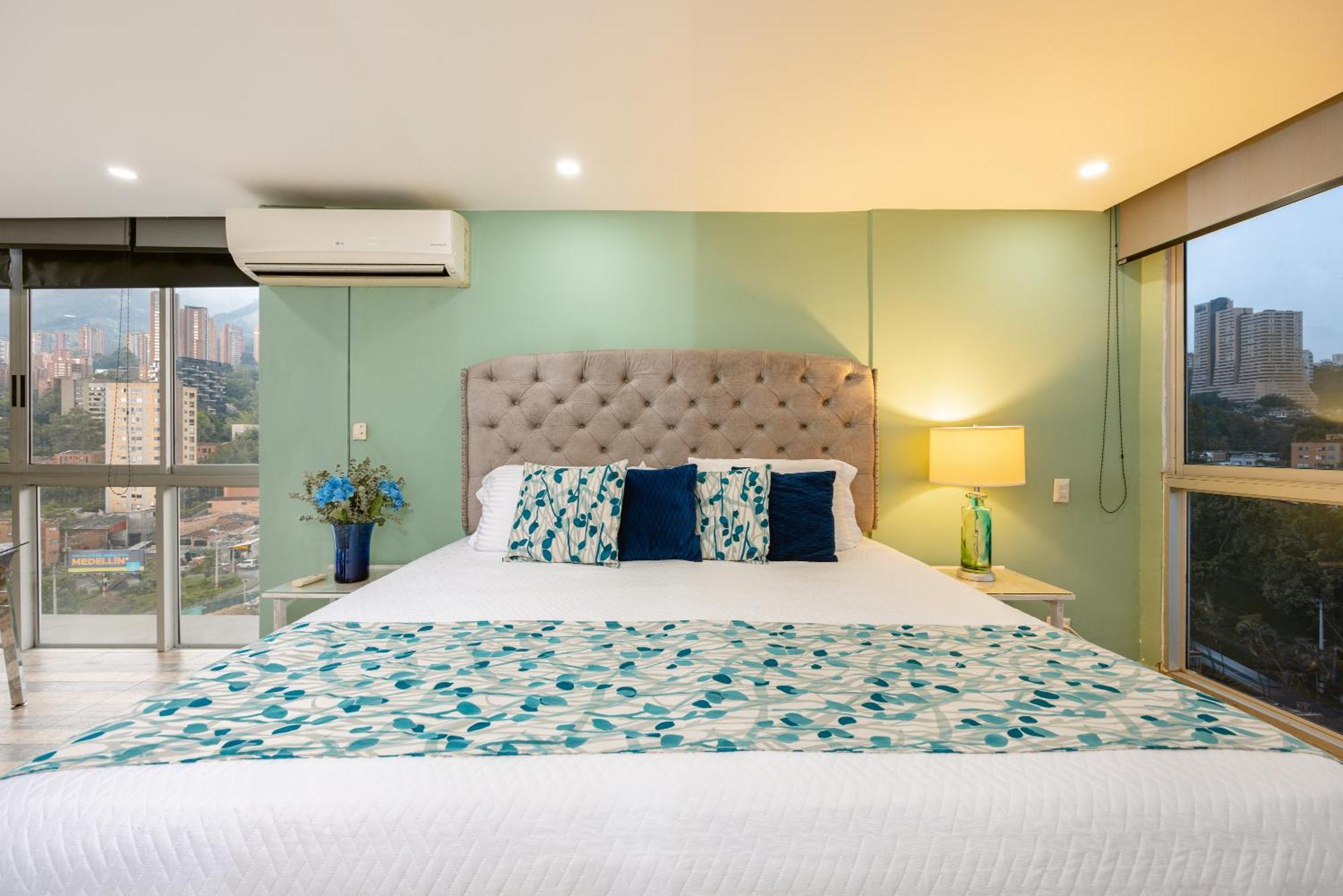 Apartamentos Borbon Suites Medellín Zewnętrze zdjęcie